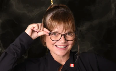 patient showing dental crowns results at A1 Smile Design Playa del Carmen